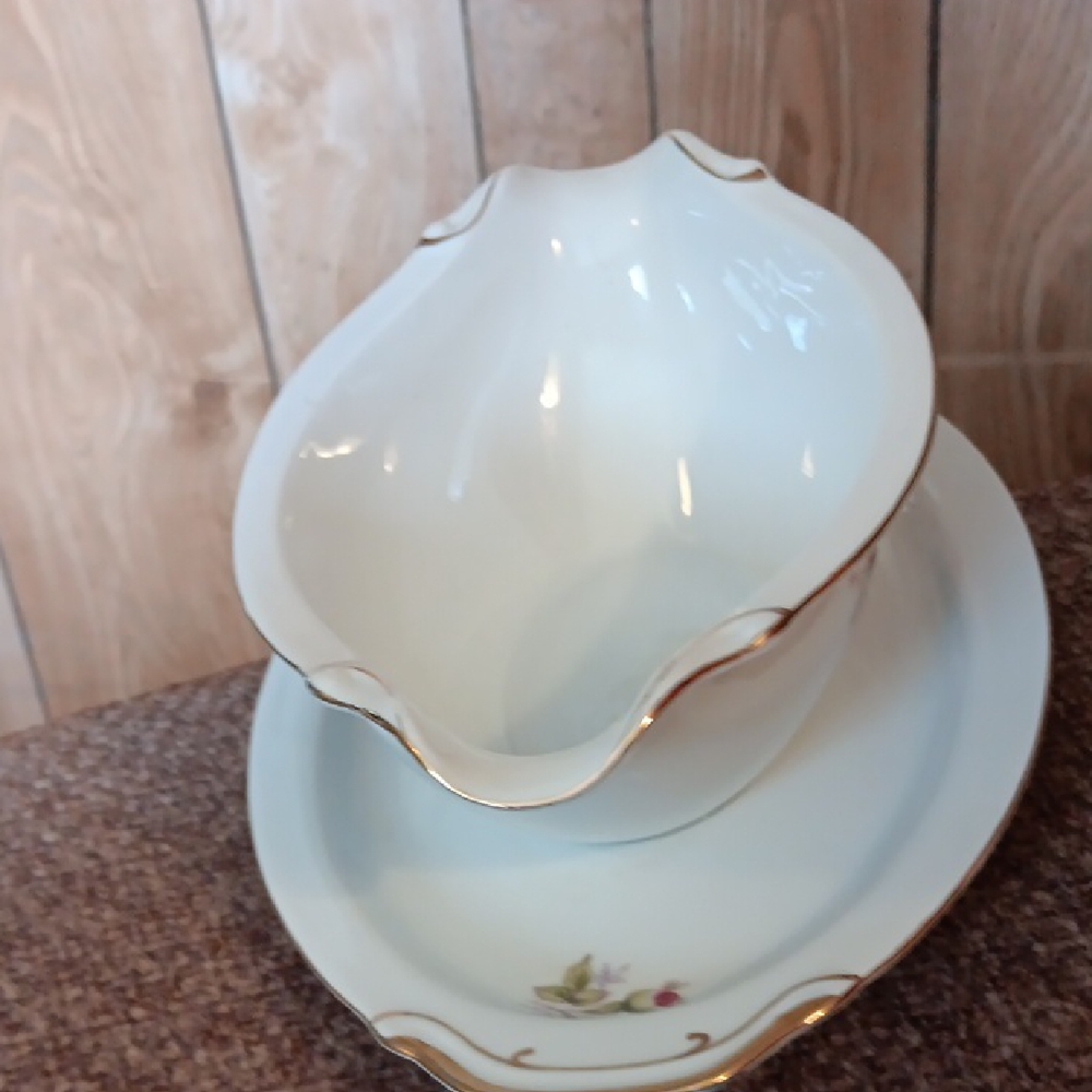 Rosenthal Sleb Elegant Rose Gravy Bowl With Attached Plate . . - Picture 3 of 6